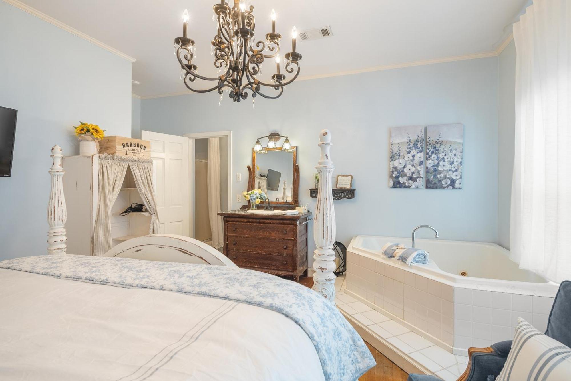 Beland Mansion-Blue Jay Suite! Fort Smith Extérieur photo
