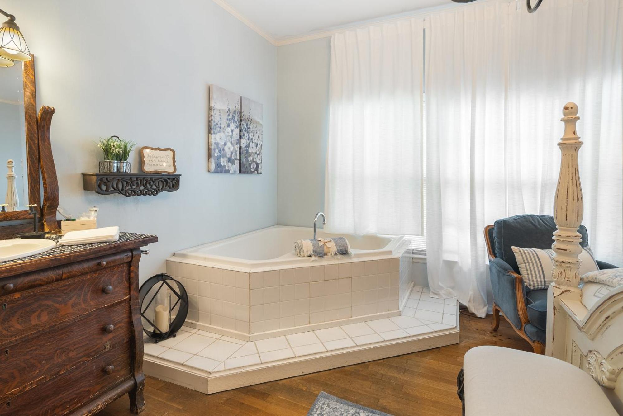 Beland Mansion-Blue Jay Suite! Fort Smith Extérieur photo