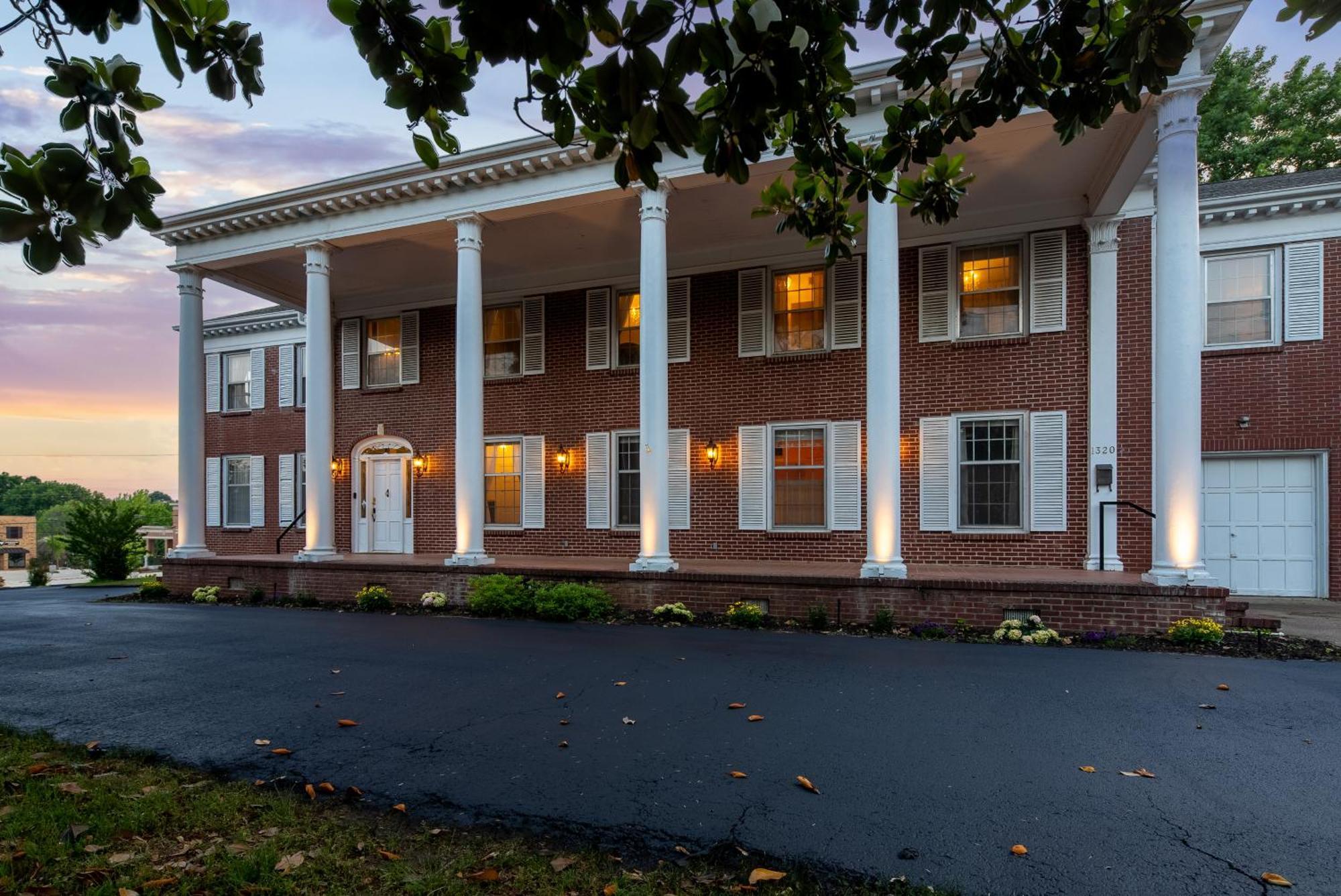 Beland Mansion-Blue Jay Suite! Fort Smith Extérieur photo